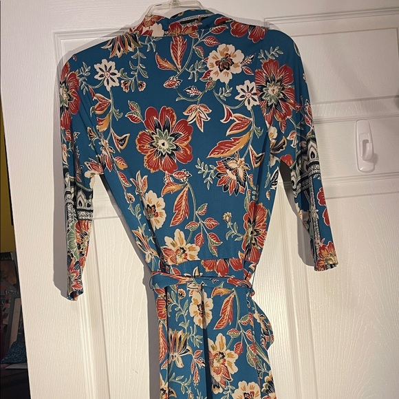 Fig and Flower Teal Floral Belted Dress. 19-21 inch pit to pit 3/4 sleeves - Picture 8 of 9